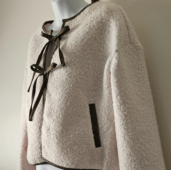 Elegant Cream Jacket with Brown Accents - Picture 4 of 9